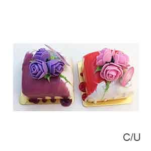 Pastel con glaseado y rosas morado o rosa