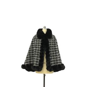 Capa a cuadros negros con blanco con peluche negro de 105x60cm
