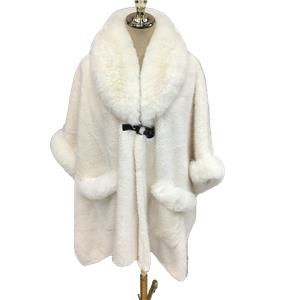 Capa blanca con peluche de 105x70cm