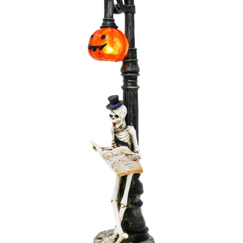 Esqueleto de poliresina recargado en faro de 13.5×13.8×54.5cm con luz led 2 X 1.5 V 2X 300 mAh 2X0.1