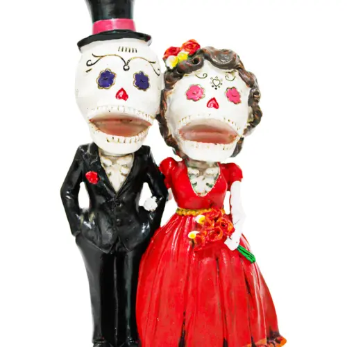 Pareja de esqueletos de poliresina enamorados de 15.2×10.7×24.8cm