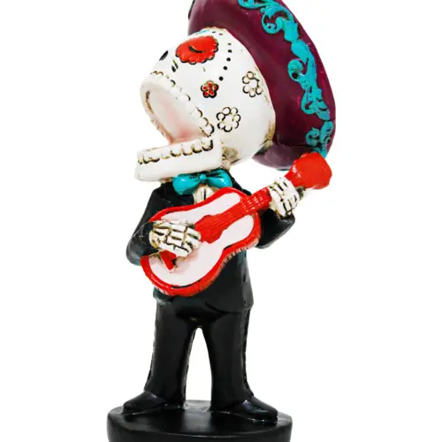 Esqueleto de poliresina con traje tocando guitarra de 9.7×8.7×18.7cm