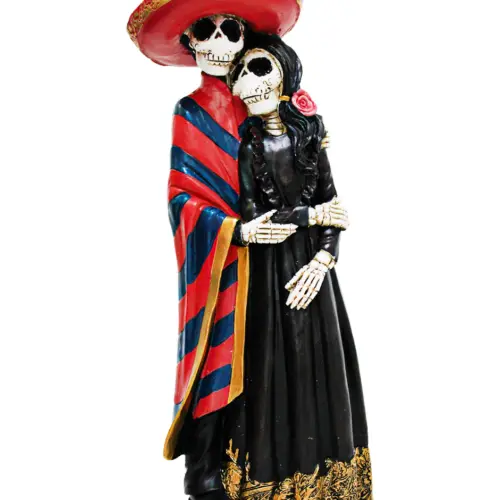 Pareja de esqueletos de poliresina con gabán y vestido de 14.5×11.5x32cm
