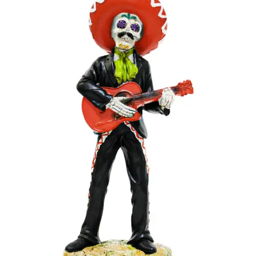 Esqueleto de poliresina vestido de mariachi tocando guitarra de 14.5×7.5×28.2cm