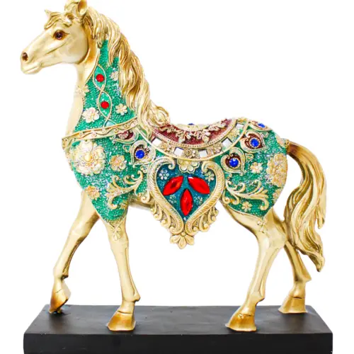 Caballo de poliresina dorado con incrustaciones rojas y verdes de 24×7.5×27.5cm