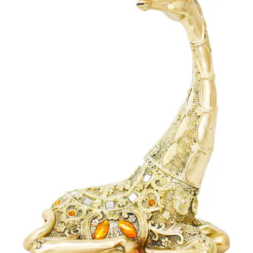 Jirafa de poliresina dorada echada con brillantes ambar de 19x11x25.5cm
