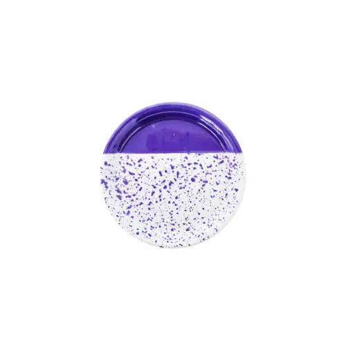 Plato de peltre morado con blanco y puntos de 16x16x1.5cm