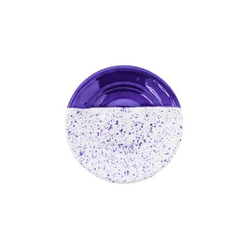 Plato de peltre morado con blanco y puntos de 16x16x2.5cm