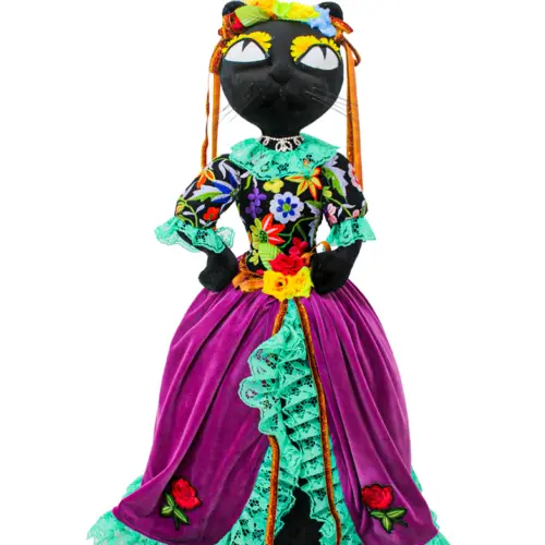 Gato con vestido morado de 35x27x71cm
