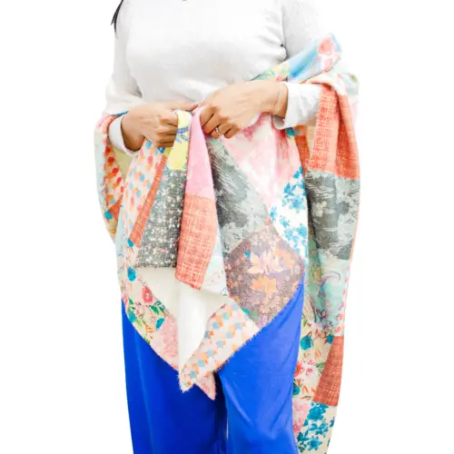 Poncho de colores de 98x1x80cm