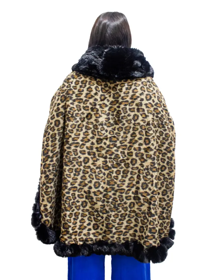 Capa con peluche diseño animal print de 75x110x75cm - Image 4
