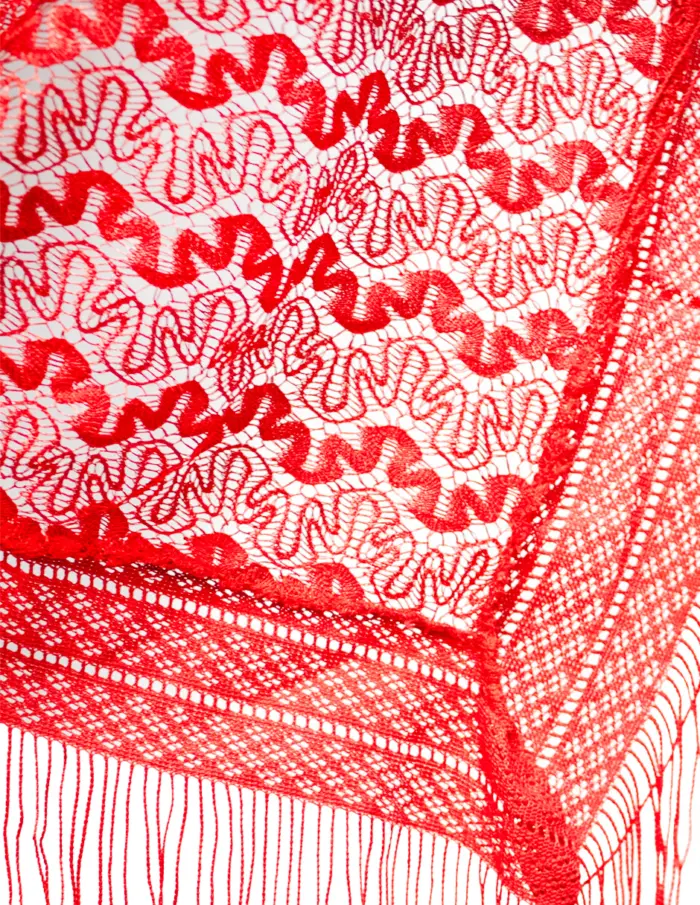Capa tejida con barbillas rojo de 140x140x1cm - Image 4