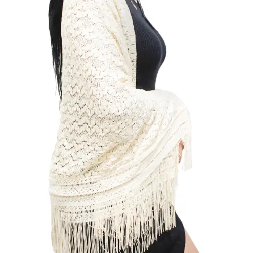 Capa tejida con barbillas beige de 140x140x1cm
