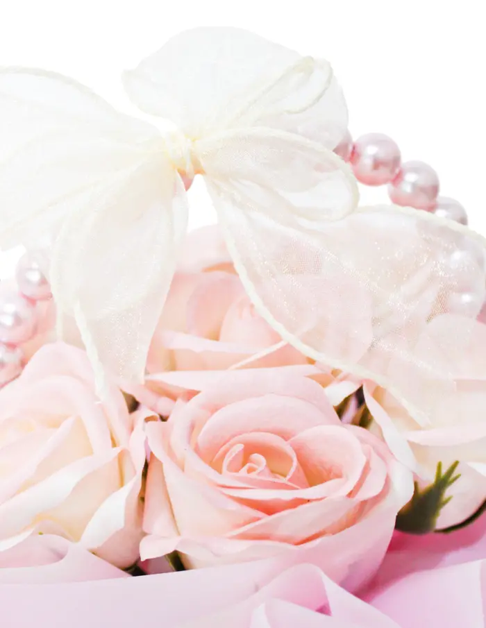 Bouquet de rosas rosa con perlas - Image 4
