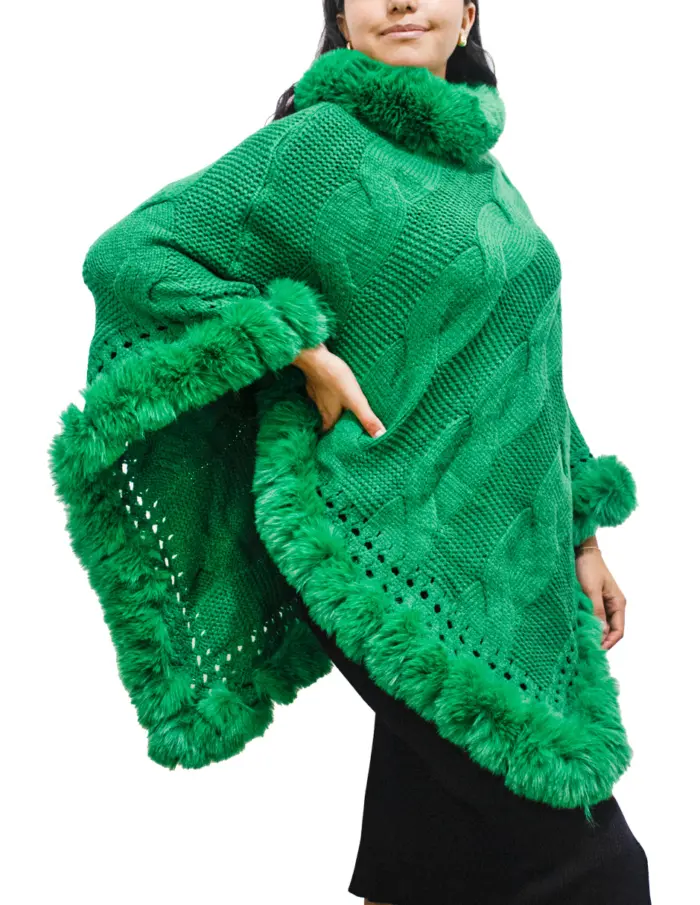 Capa verde con peluche en las orillas de 65x65cm - Image 2