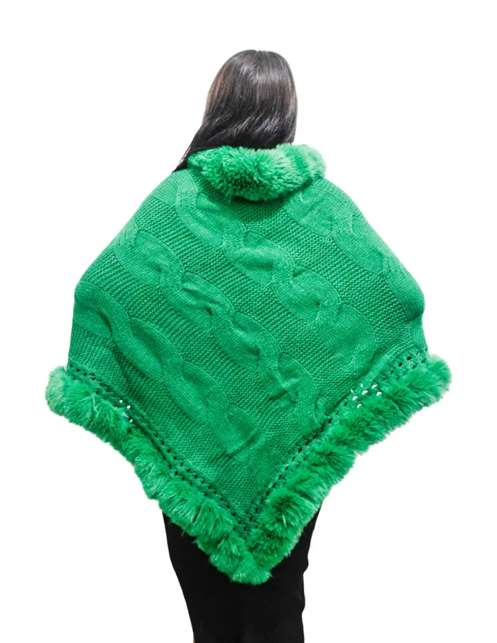 Capa verde con peluche en las orillas de 65x65cm - Image 3