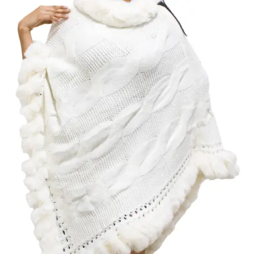 Capa blanca con peluche en las orillas de 65x65cm
