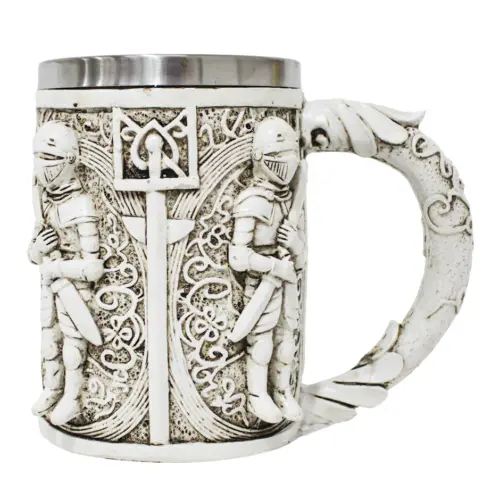 Taza de resina diseño armadura medieval de 400ml de 8.7x15x12cm