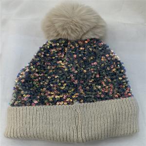 Gorro de invierno beige con lentejuela de 22x22x30cm