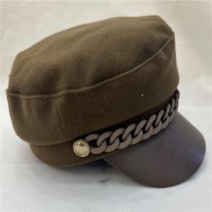 Gorra café con cadena de 20x26x12cm