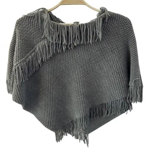 Capa tejida de invierno gris oscuro de 63x70x0.1cm