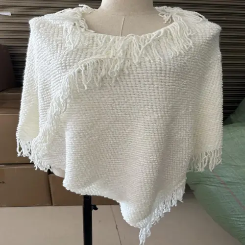 Capa tejida de invierno blanca de 63x70x0.1cm