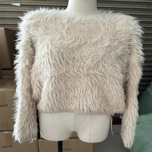 Suéter caqui de peluche de 54x45x0.1cm
