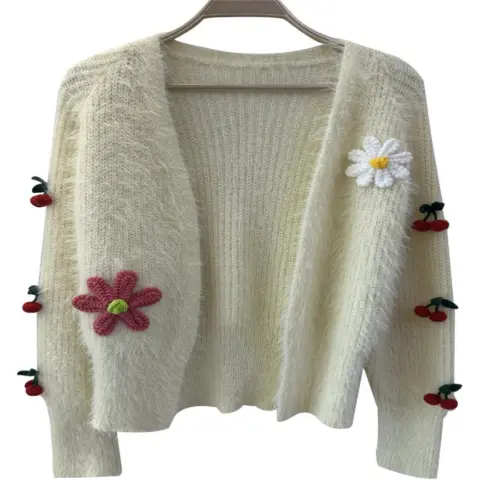 Suéter beige con flores y cerezas de 45x56x0.1cm