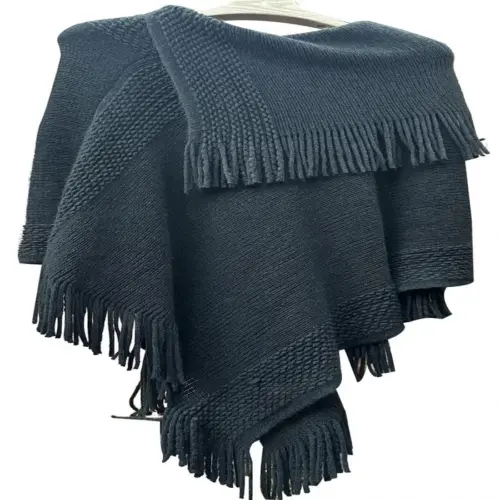 Capa de invierno negra de 90x85x0.1cm
