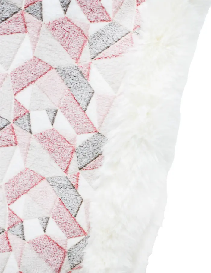 Capa de invierno estampado rosa con orilla de peluche blanco de 108x88x0.1cm - Image 4