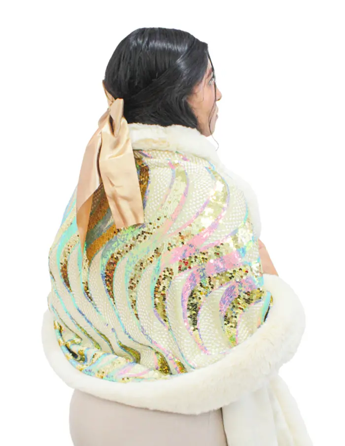 Capa de invierno beige con orilla de peluche y lentejuelas de 96x74x0.1cm - Image 3