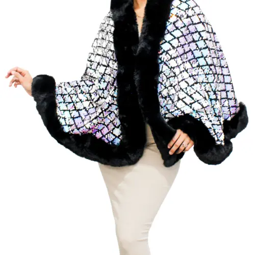 Capa de invierno con rombos plateados y orilla de peluche con lentejuelas de 96x74x0.1cm