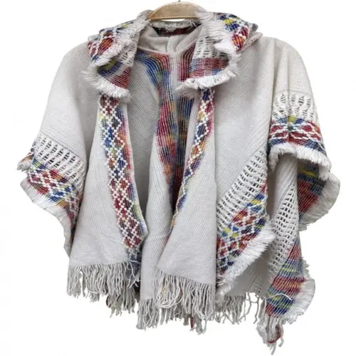 Poncho con gorro de invierno blanco de 78x92x0.1cm