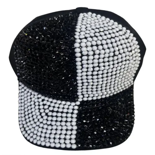 Gorra blanca con negro con brillantes de 16.5x28x11cm