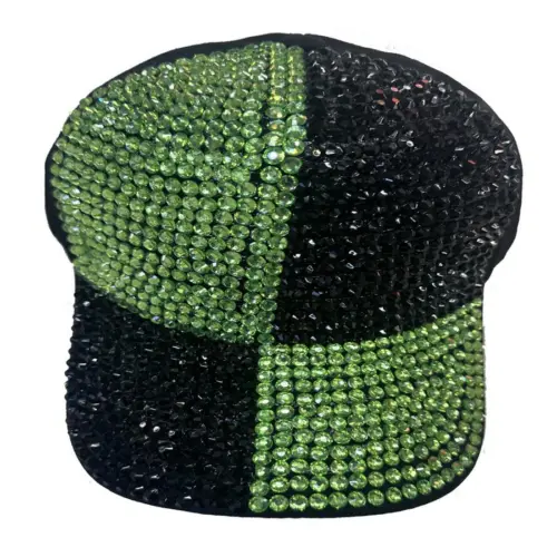 Gorra verde con negro con brillantes de 16.5x28x11cm