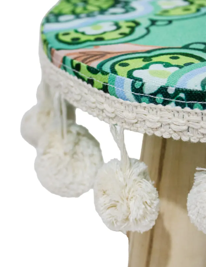 Taburete con borlas estampado verde floreado de 27X15cm 100%Polyester - Image 3