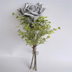 Ramo de follaje con rosa artificial plateada con diamantina de 50cm