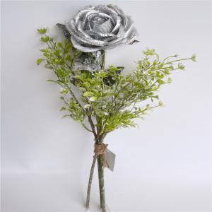 Ramo de follaje con rosa artificial plateada con diamantina de 50cm