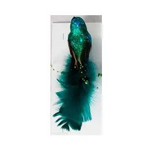 Pajaro verde con diamantina de cola larga y pinza de 19cm