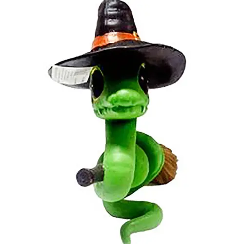 Serpiente verde con escoba