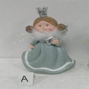 Reina de poliresina con vestido verde con blanco de 11.5x10x19.5cm