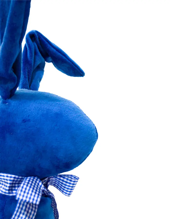Decoración diseño conejo de tela azul fuerte liso con moño azul con puntos de 10x15x58cm - Image 3