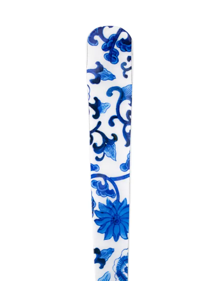 Juego de 2 utensilios para ensalada estampado azul con blanco de 27.5x6.5x3.5cm - Image 3