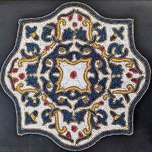 Mantel individual bordado de chaquiras diseño azulejo de 35cm