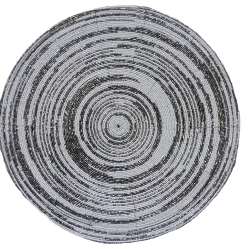 Mantel individual redondo con cuentas de color blanco y humo de 35cm