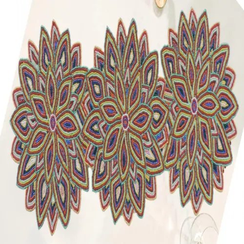 Camino de mesa bordado de chaquiras diseño flores de colores de 90x32cm