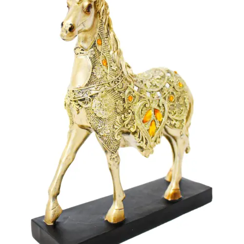 Caballo de poliresina dorado con incrustaciones de brillos de color amar de 24×7.5×27.5cm