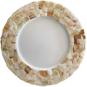 Plato de madera con incrustaciones de marmol en la orilla de 38cm