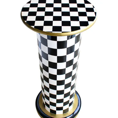Columna a cuadros blancos