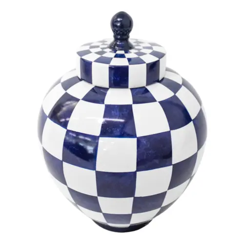 Tibor de porcelana diseño ajedrez blanco con azul marino de 23x23x31cm